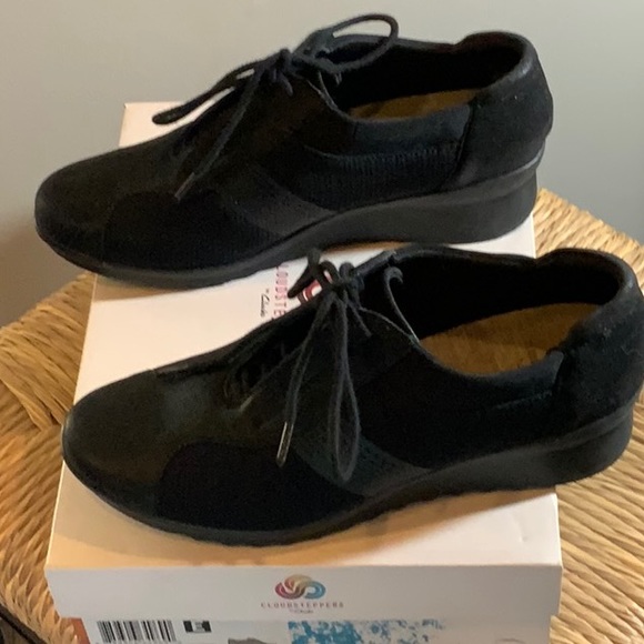 CLARKS CLOUDSTEPPERS Caddell Fly Wedges NWT Black 8 Narrow - Picture 4 of 8